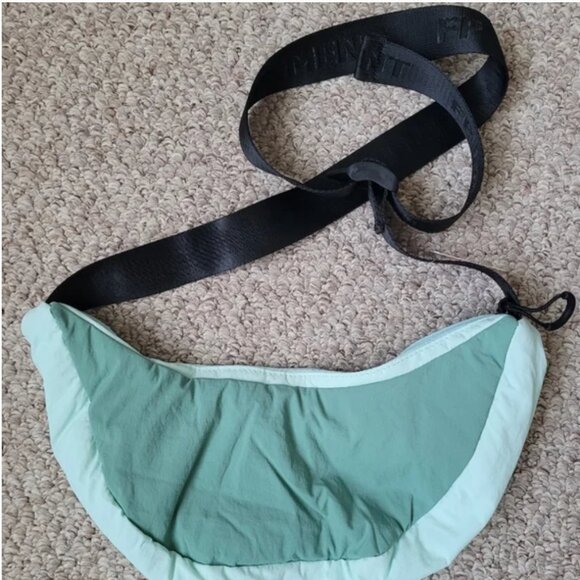 Free People NWT Nothing But Net Sling Bag Pistachio Green Belt Shoulder Bag - Picture 6 of 8